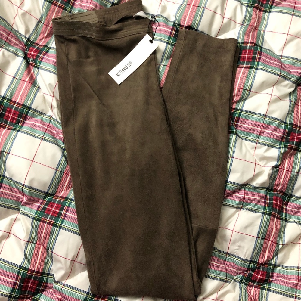 NWT BB Dakota Bark Faux Suede (XS)